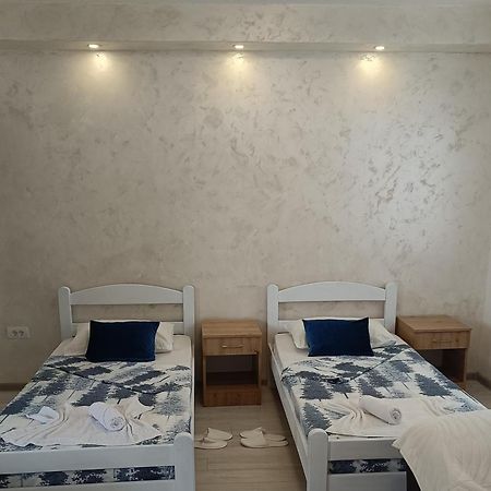 Matija Airport Apartment Mitrovici  Eksteriør bilde