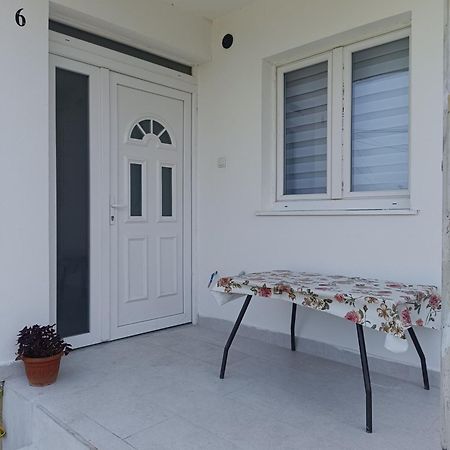 Matija Airport Apartment Mitrovici  Eksteriør bilde