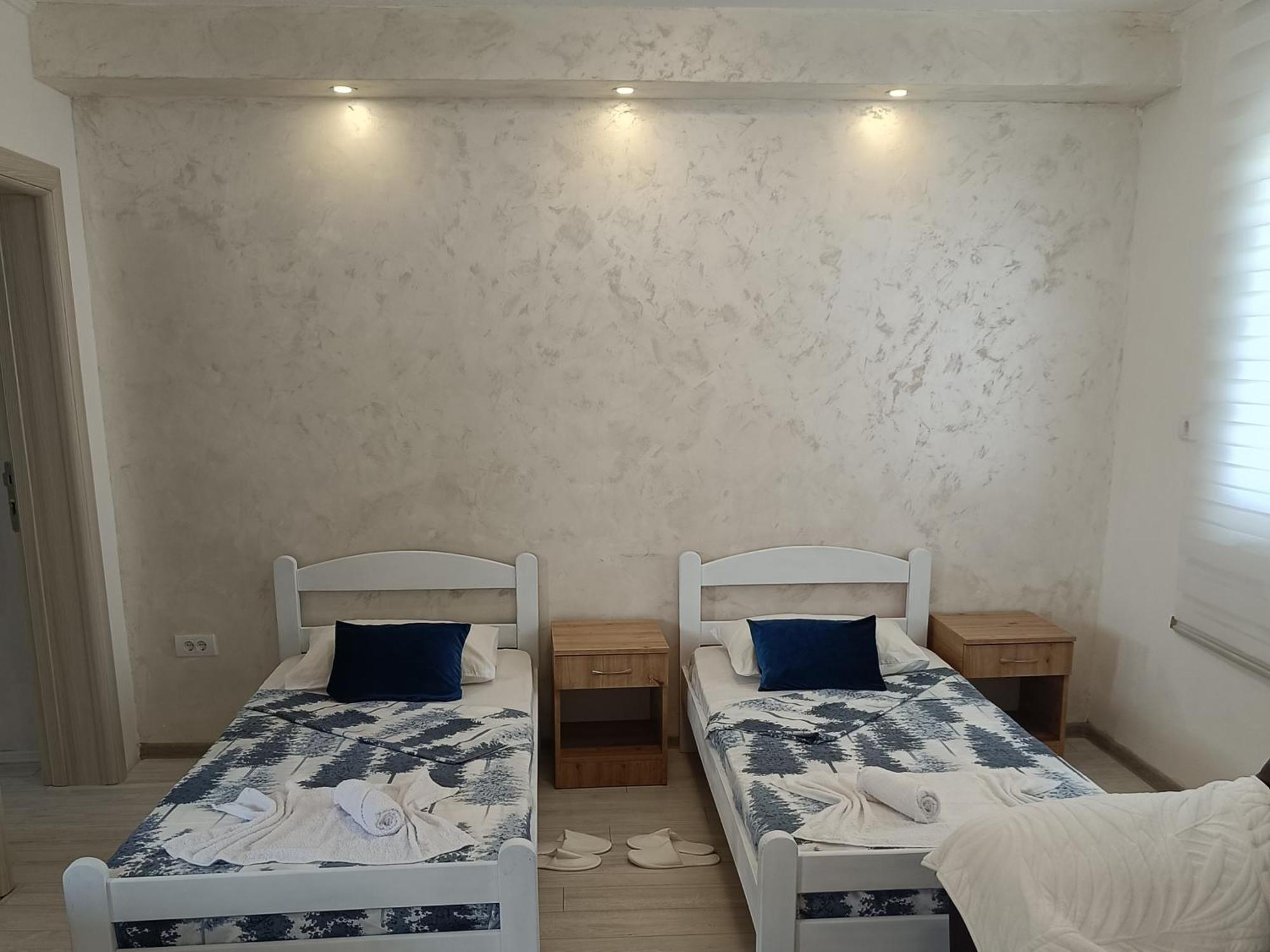 Matija Airport Apartment Mitrovici  Eksteriør bilde