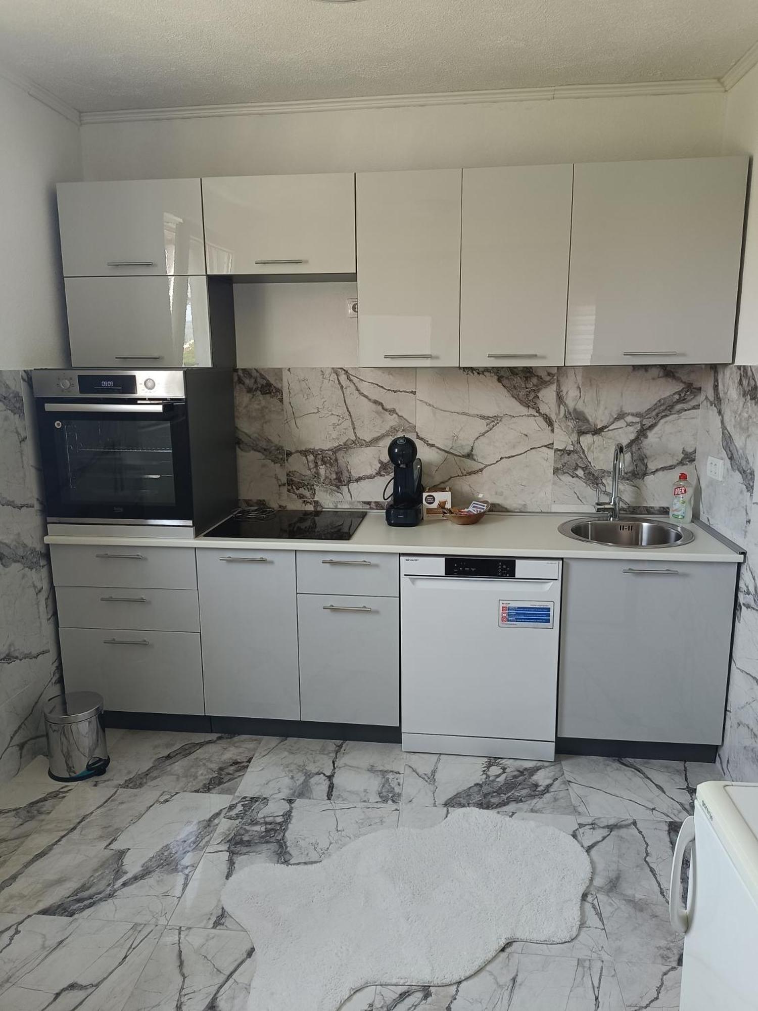Matija Airport Apartment Mitrovici  Eksteriør bilde