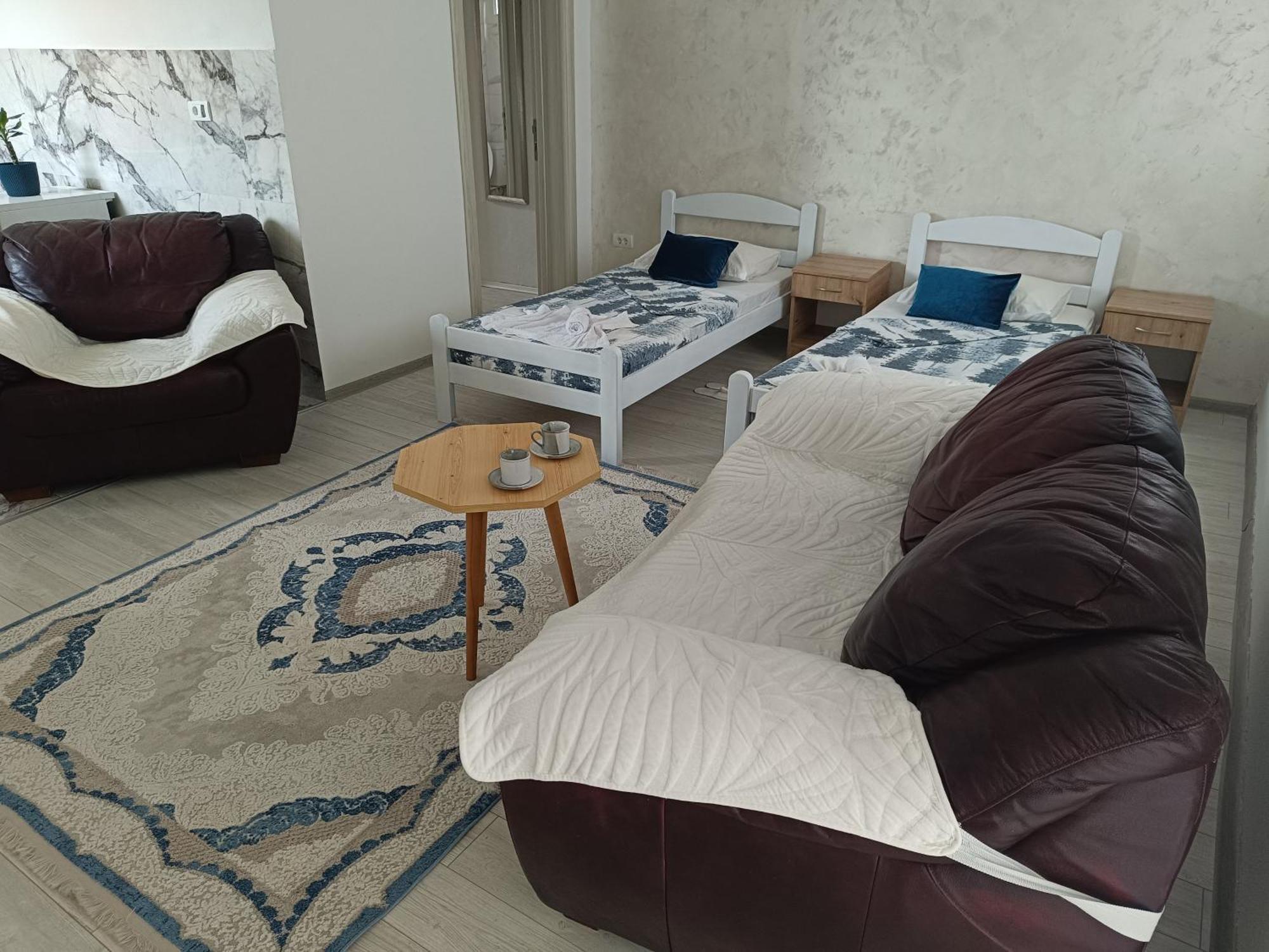 Matija Airport Apartment Mitrovici  Eksteriør bilde