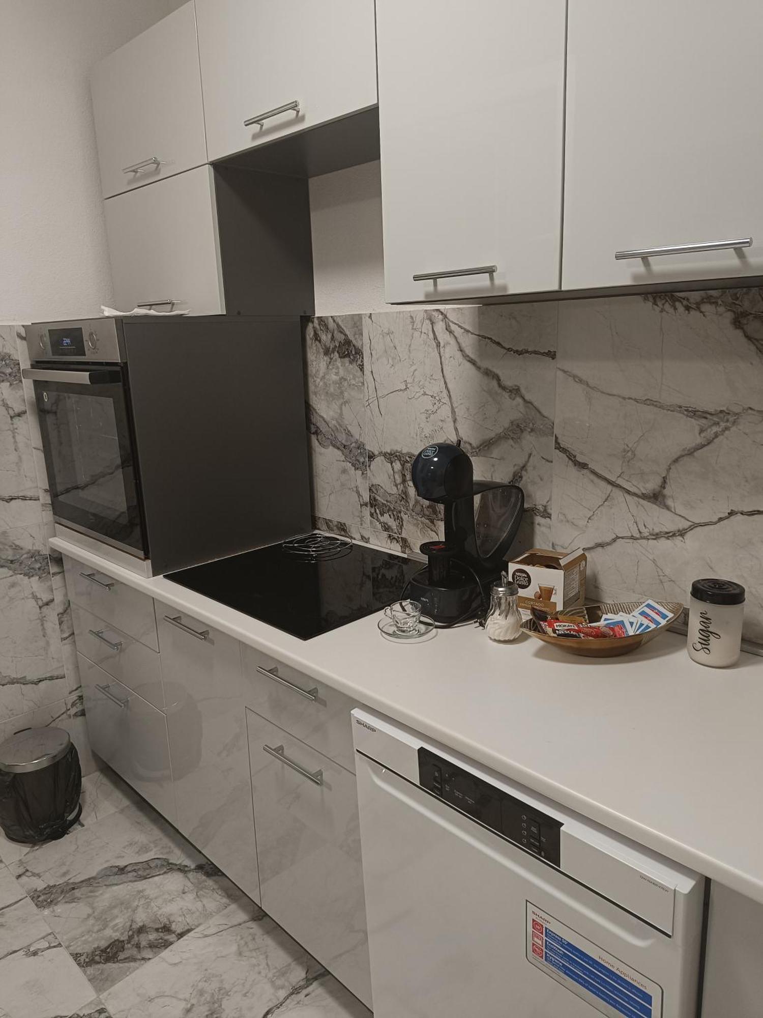 Matija Airport Apartment Mitrovici  Eksteriør bilde